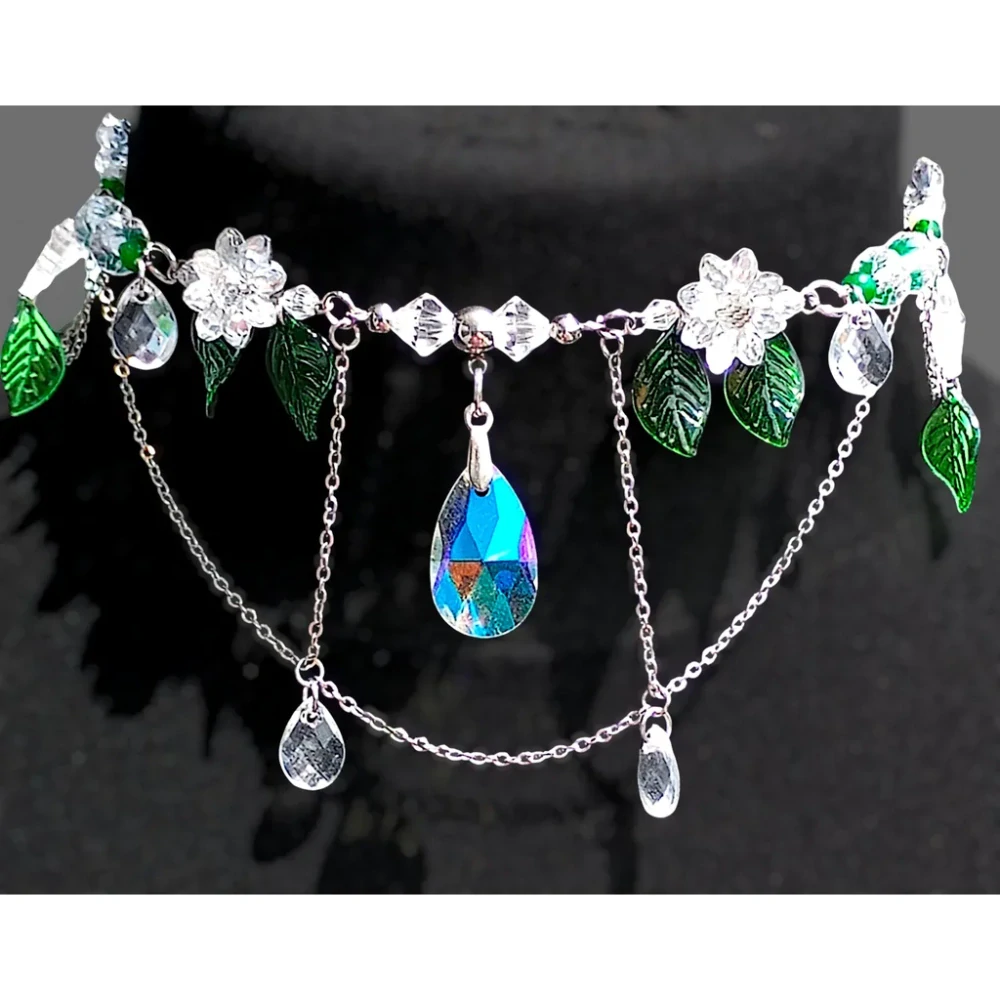 NÁHRDELNÍK "Elven Royalty" Chirurgická ocel - zelený jadeit
